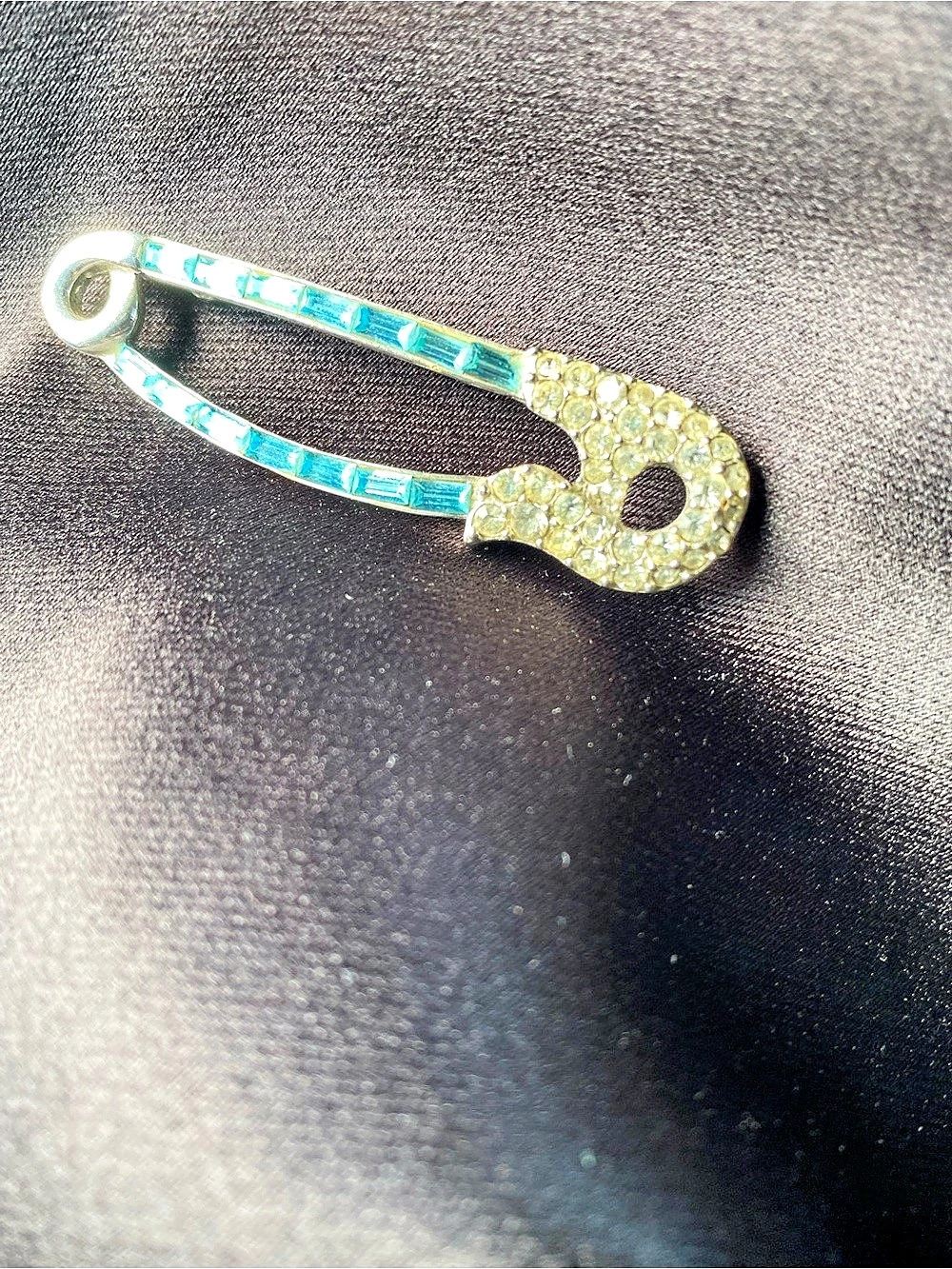 Safety Pin Brooch - Picture 5 of 10